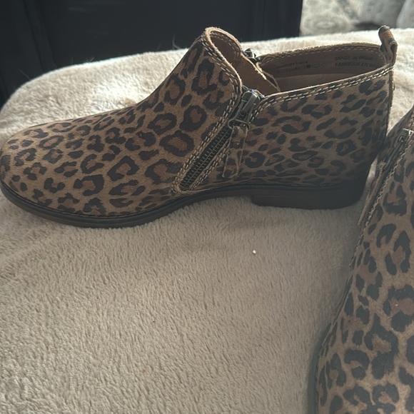 Hush Puppies Zip Booties - Picture 6 of 9